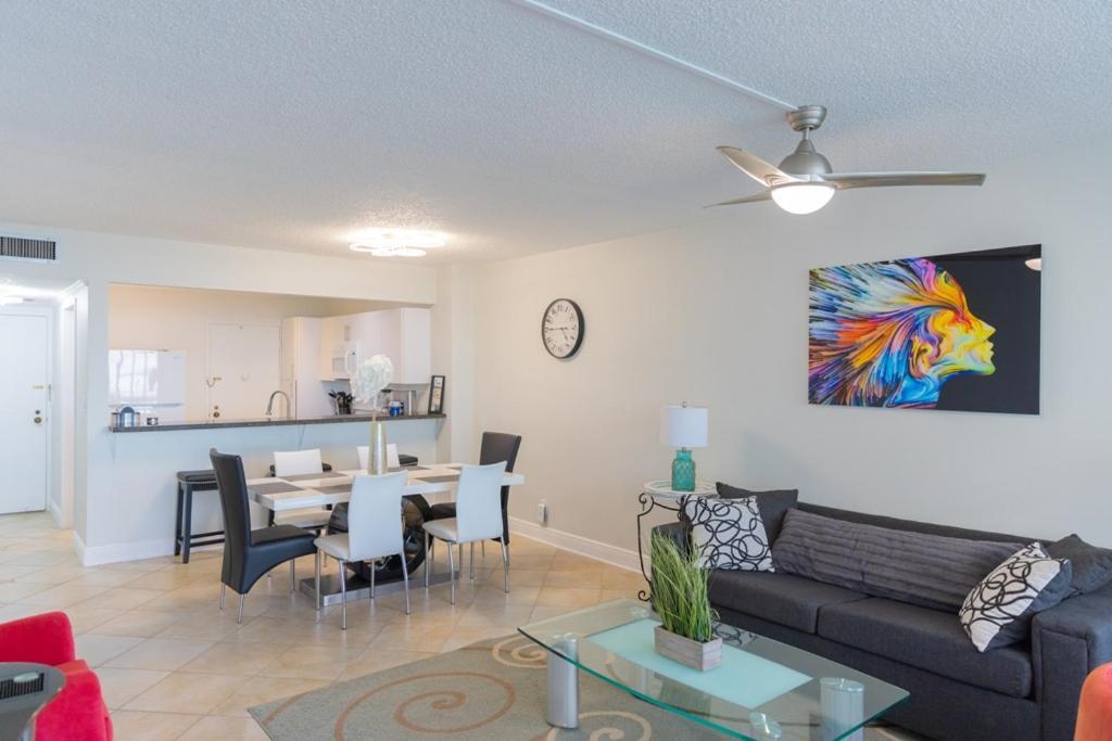 Flip Flop Paradise In Hollywood Florida Exterior photo