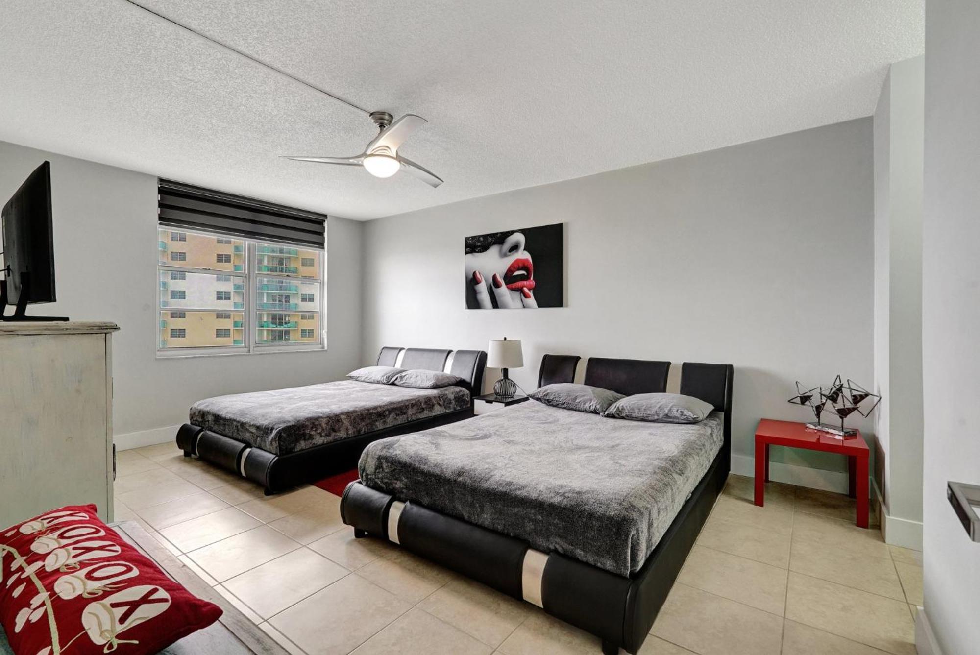 Flip Flop Paradise In Hollywood Florida Exterior photo